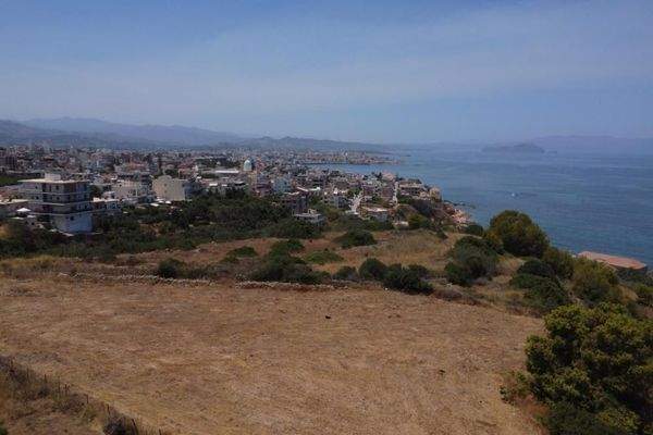 Kreta, Chania: Außergewöhnliches Grundstück mit Blick auf die Stadt und das Meer im Stadtteil Halepa zu verkaufen