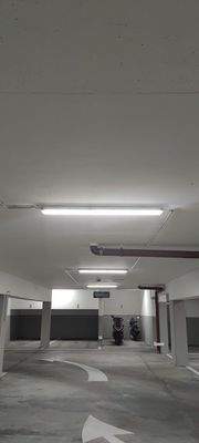 Tiefgarage kann separat angemietet werden.