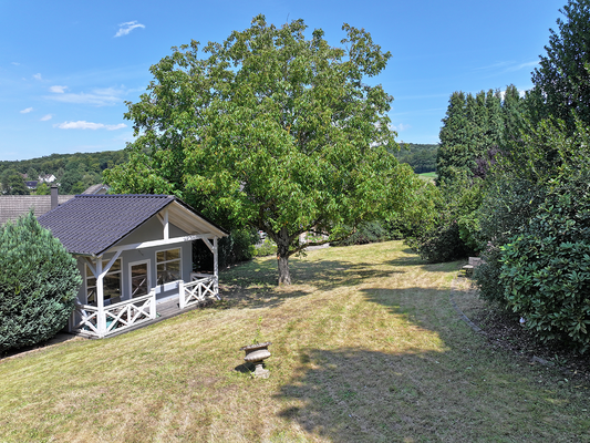 Gartenbereich mit Baugrundstück