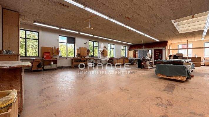 Produktions- und Lagerfläche mit Tageslicht