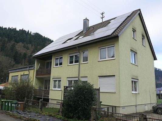 Ansicht mit Photovoltaikanlage