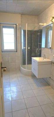 das zweite Badezimmer im Erdgeschoss 