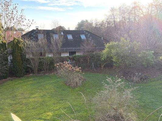 Blick vom Dachgeschoss in den Garten