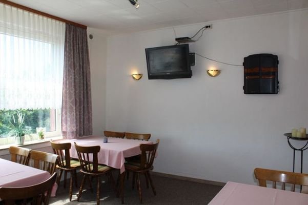 Fernseh- und Clubzimmer