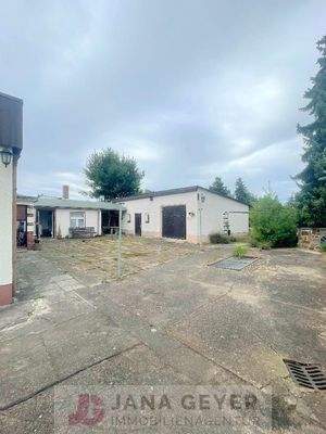 Objektansicht, Anbau, Garage, Abstellräume