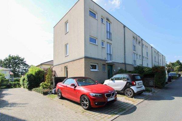 Außenansicht Parkplätze