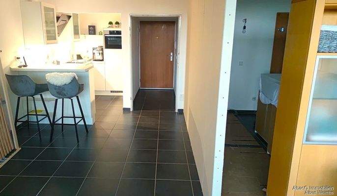 links Küche, Mitte Eingang, rechts Schlafbereich