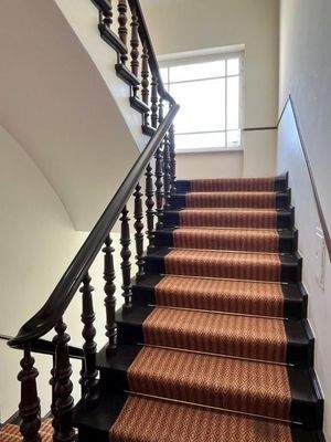 Treppenhaus_mit_Fenster