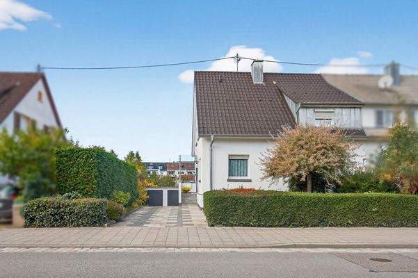 Haus- und Garagenansicht