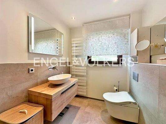 Tageslichtbad mit Dusche 2023