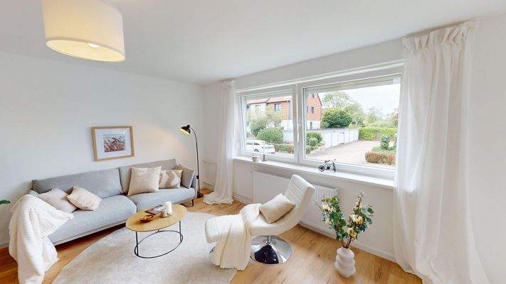 GROßES HELLES WOHNZIMMER