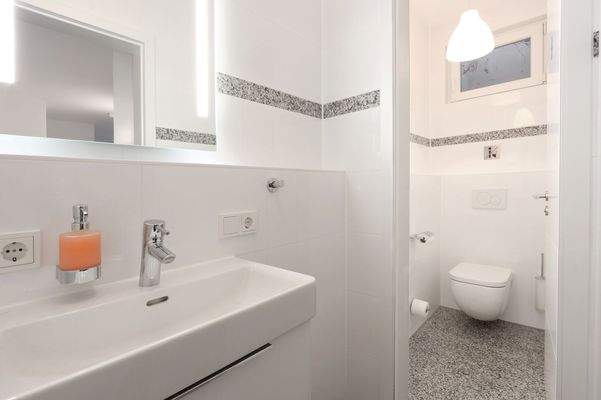 UG - Zwei WCs mit Vorraum