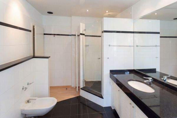 Badezimmer - gen Dusche