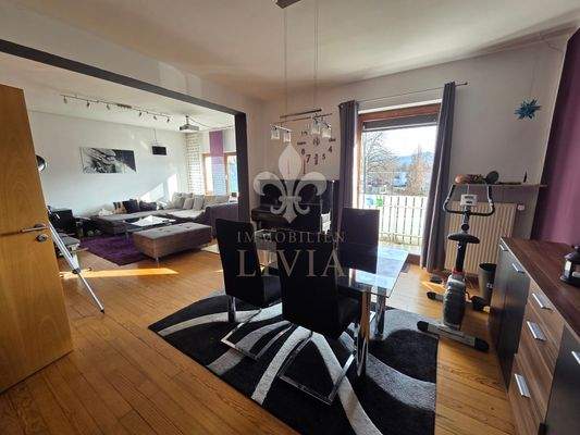 Wohn-/Essbereich mit Balkon