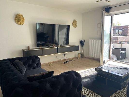 Moderne Wohnung mit Balkon