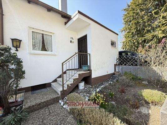 Vorgarten samt Eingang