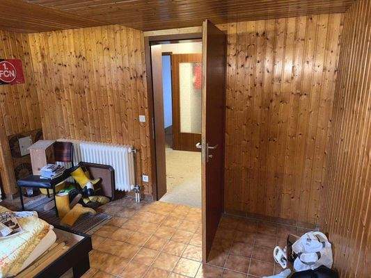 KG_Hobbyraum mit Heizkörper