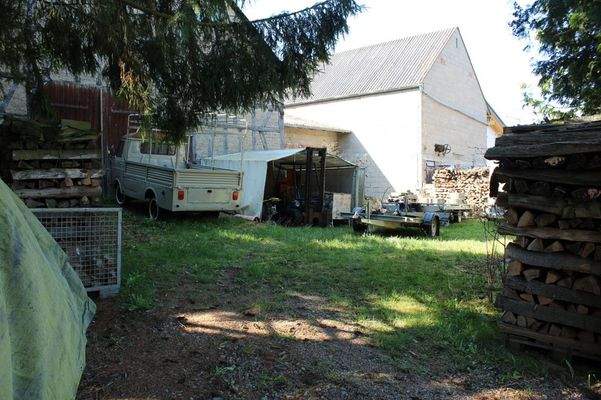 Grünfläche hinter der Scheune