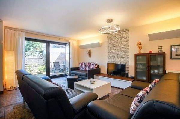 Wohnraum mit Blick auf die Terrasse