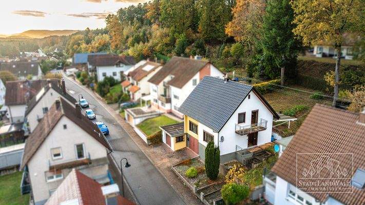 Luftbild - Hausansicht - Straße