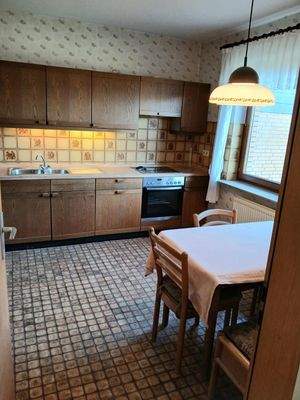 Küche mit Esstisch