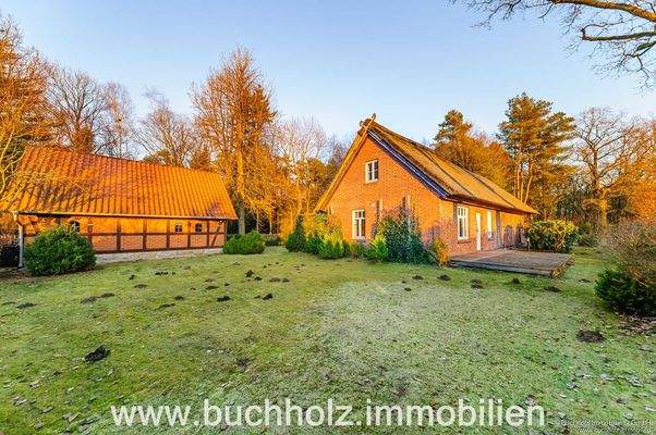 Hausansicht und Garage