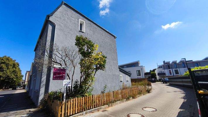 Seitenansicht - Auffahrt