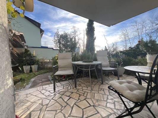 überdachte Sitzgelegenheit