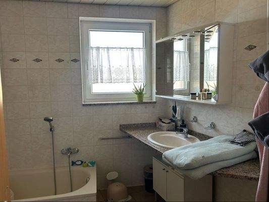 Badezimmer Wohnung EG Bild 2