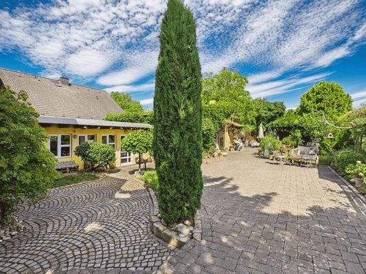 großzügiger Innenhof