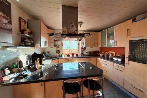 Küche mit moderner EBK