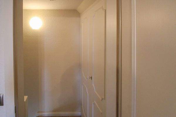 Flur mit Einbauschrank im Dachgeschoss