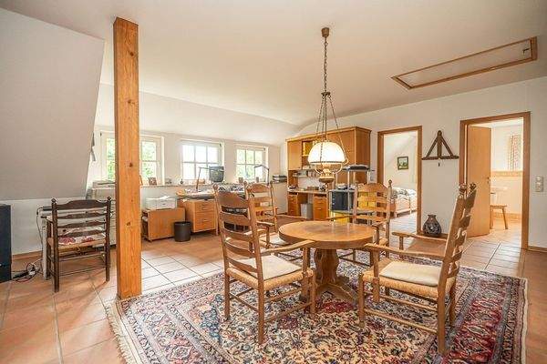 Büro/Wohnraum/Atelier DG