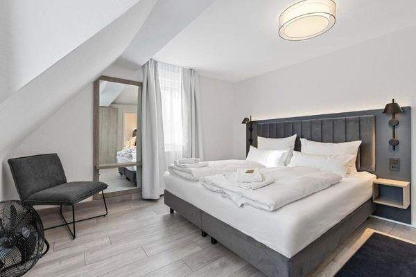 Schlafzimmer mit Beleuchtung