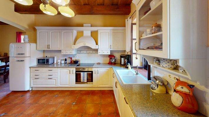 Oriszentpeter-Siskaszeri-ut-Kitchen 1.jpg