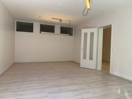 Büro ggü. des Einganges 