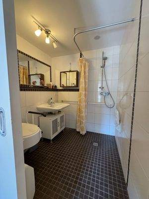 10 Badezimmer EG.jpeg