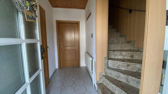 Eingang mit Gäste-WC 