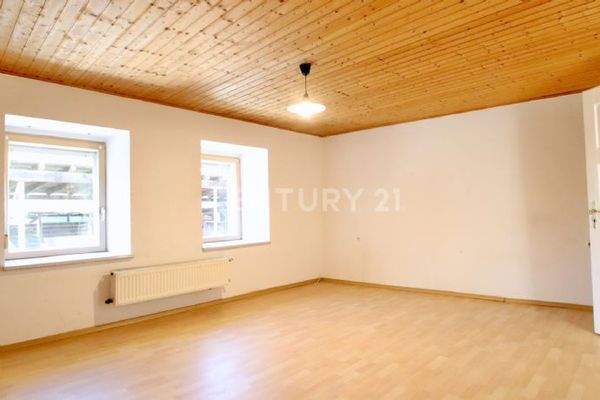 Elternschlafzimmer Ansicht hinten zu den Fenster