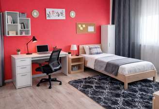 Schickes Privatzimmer mit Balkon – Warm miete 500