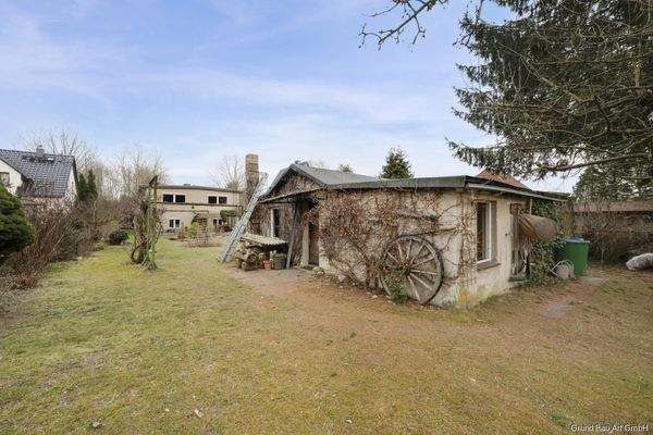 Remise, Haus und ein schöner, großer Garten