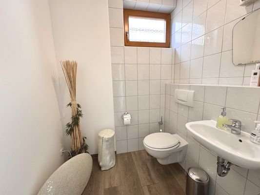 GästeWC (Anschluss für Dusche vorhanden)