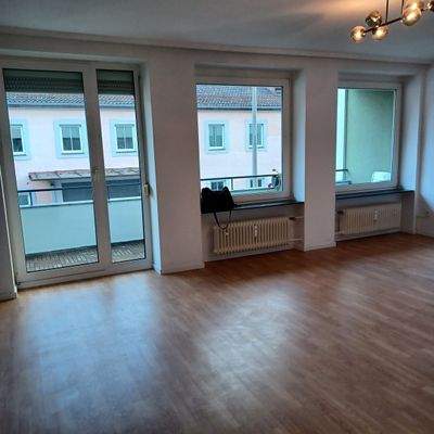 Wohnzimmer mit Balkon