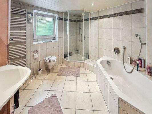 Erdgeschoss - Badezimmer