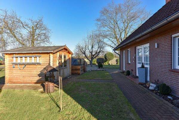 gepflegter Haupteingang 