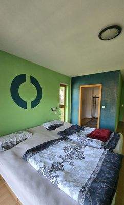 Schlafzimmer EG mit begehbaren Kleiderschrank