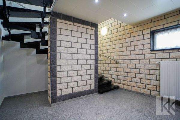 Abgang zum Vollkeller mit...