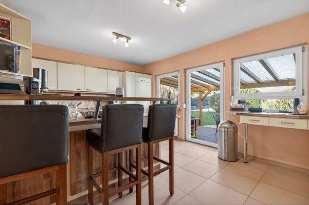 Küche OG mit Ausgang zum Garten