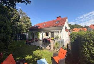 Außenansicht mit Garten