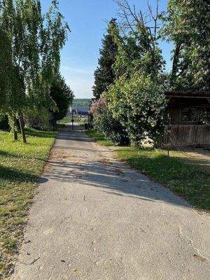 Einfahrt zum Garten
